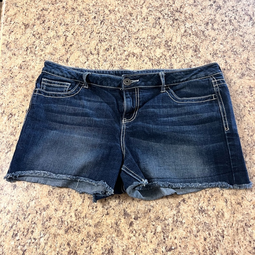 Maurices Dark Blue Denim flap pockets fancy stitch Cutoff Shorts with Frayed Hem